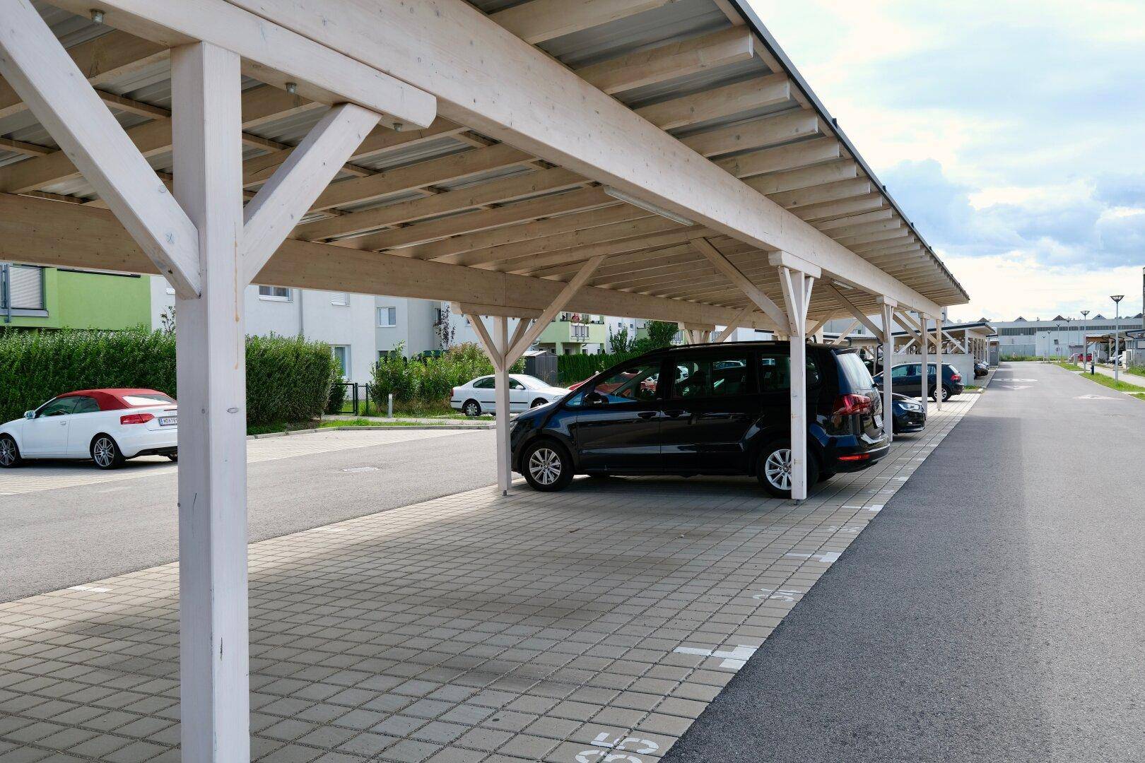 Carport vor der Tür