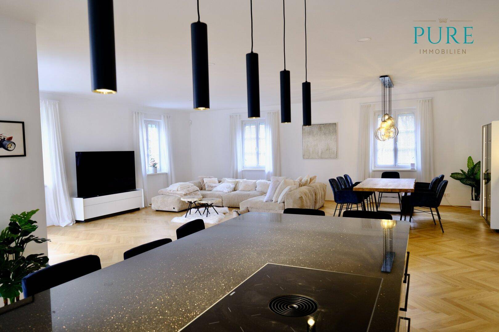 PURE ELEGANZ - EXKLUSIVE VILLA mit modernem Flair &amp; edlem Interieur! - Mehr