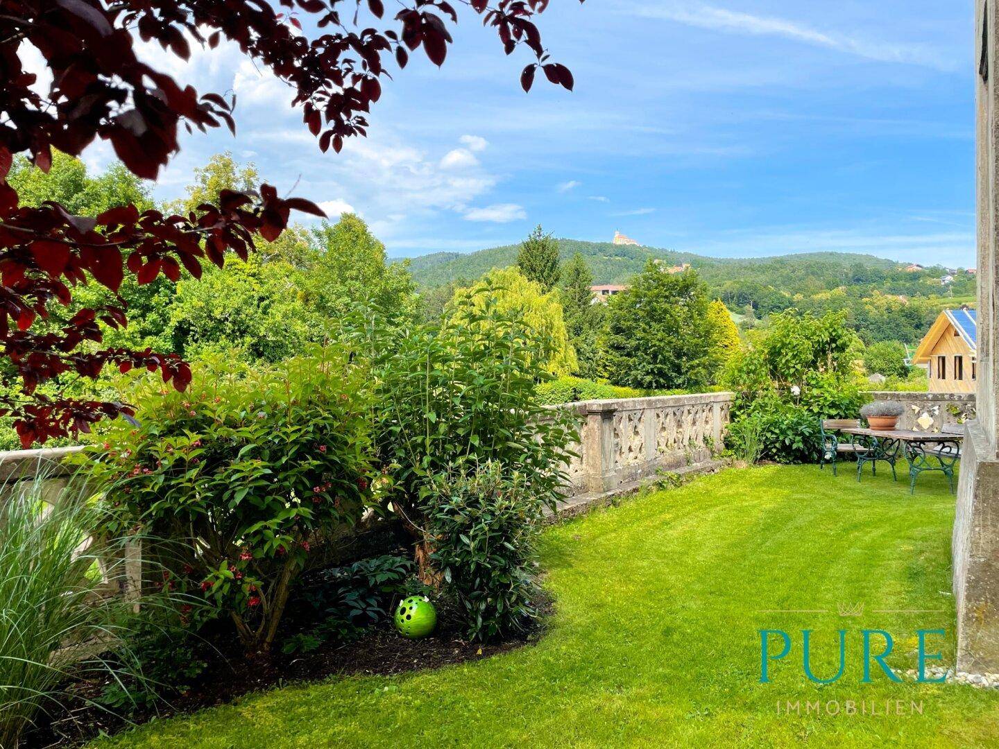 EIGENGARTEN MIT TRAUM AUSBLICK