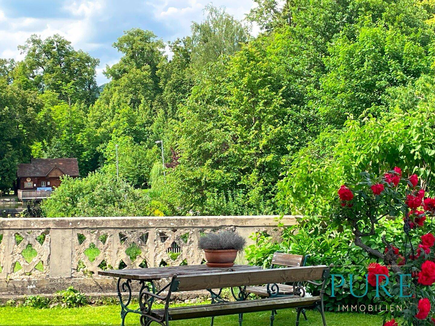 EIGENGARTEN MIT BLICK IN DEN AUPARK