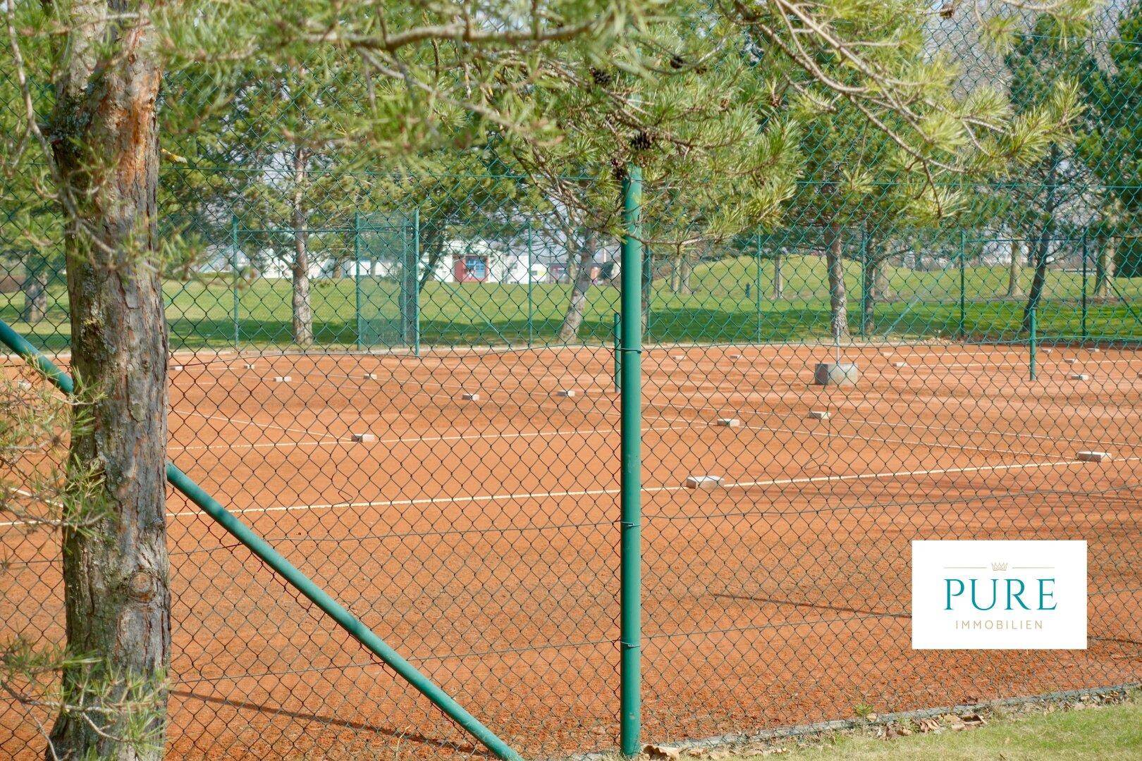 Schattige Tennisplätze