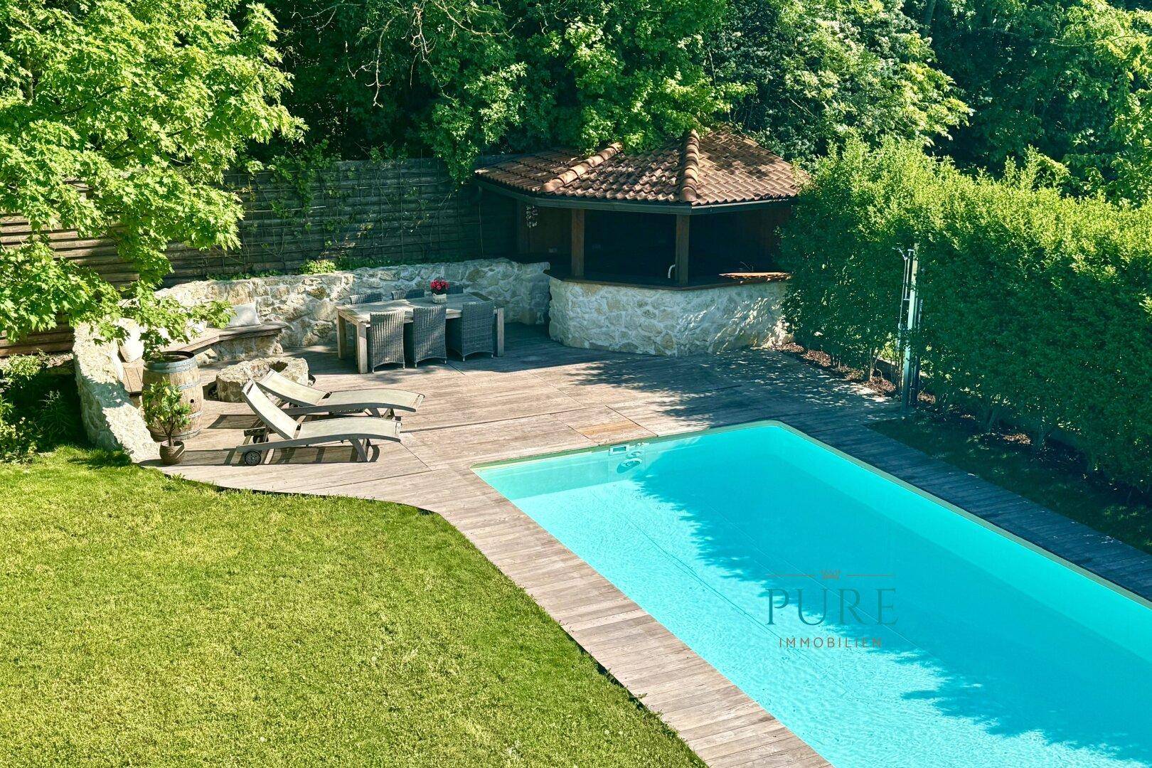 Herrliche Poollandsschaft mit Traumblick