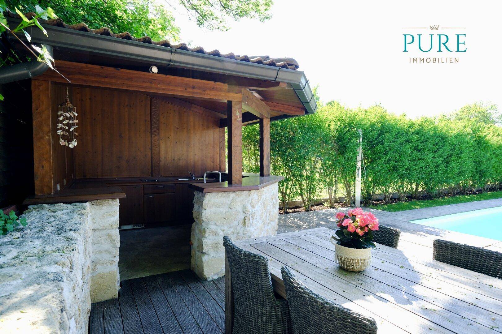 Outdoor Kitchen