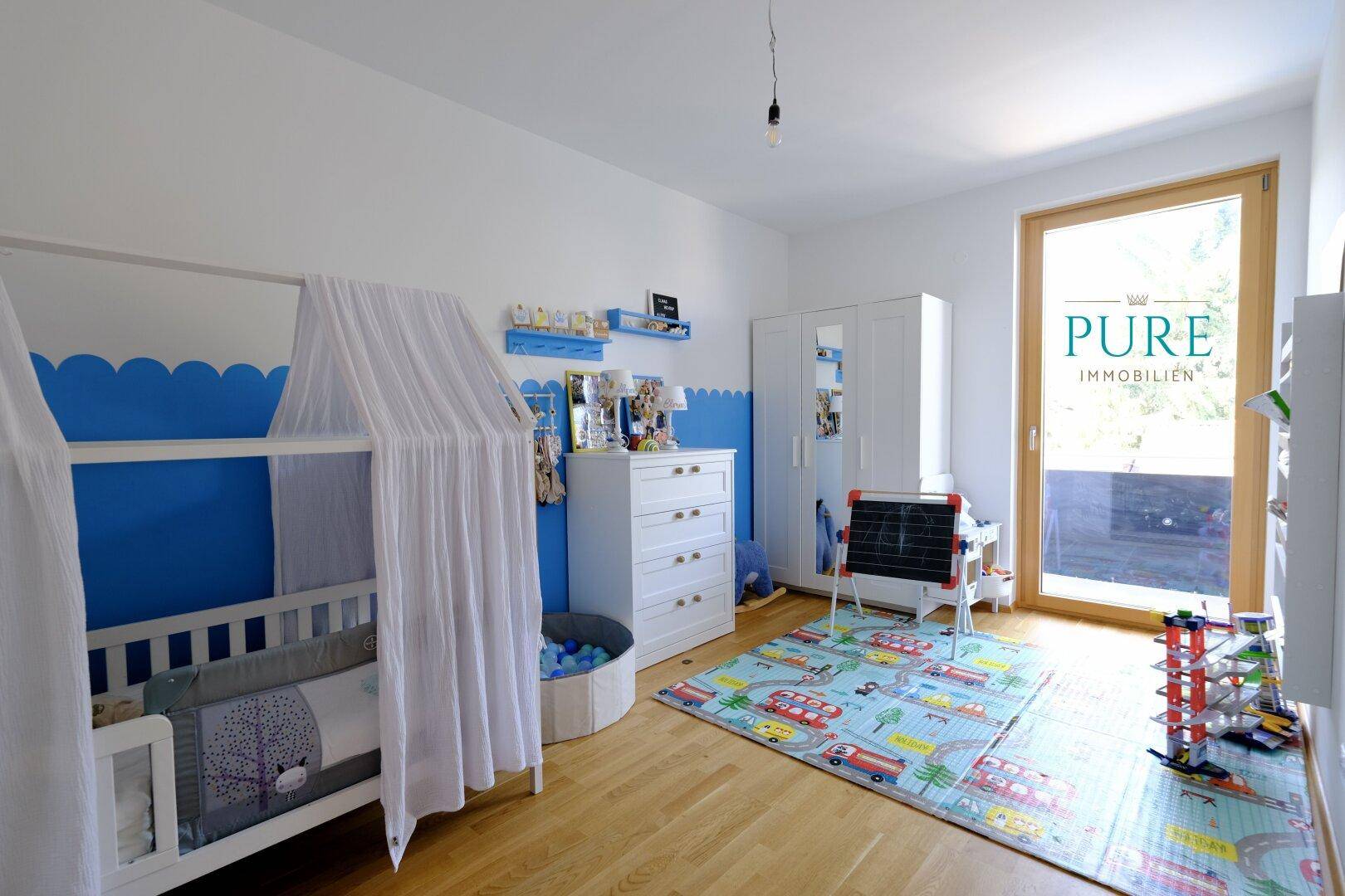 Hübsches Kinderzimmer mit Balkon