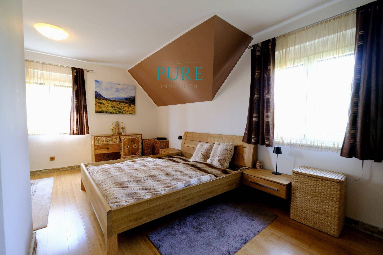 Geräumiges Schlafzimmer