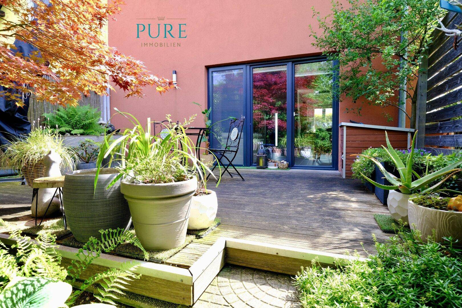 Mediterranes Flair I Große Holzterrasse