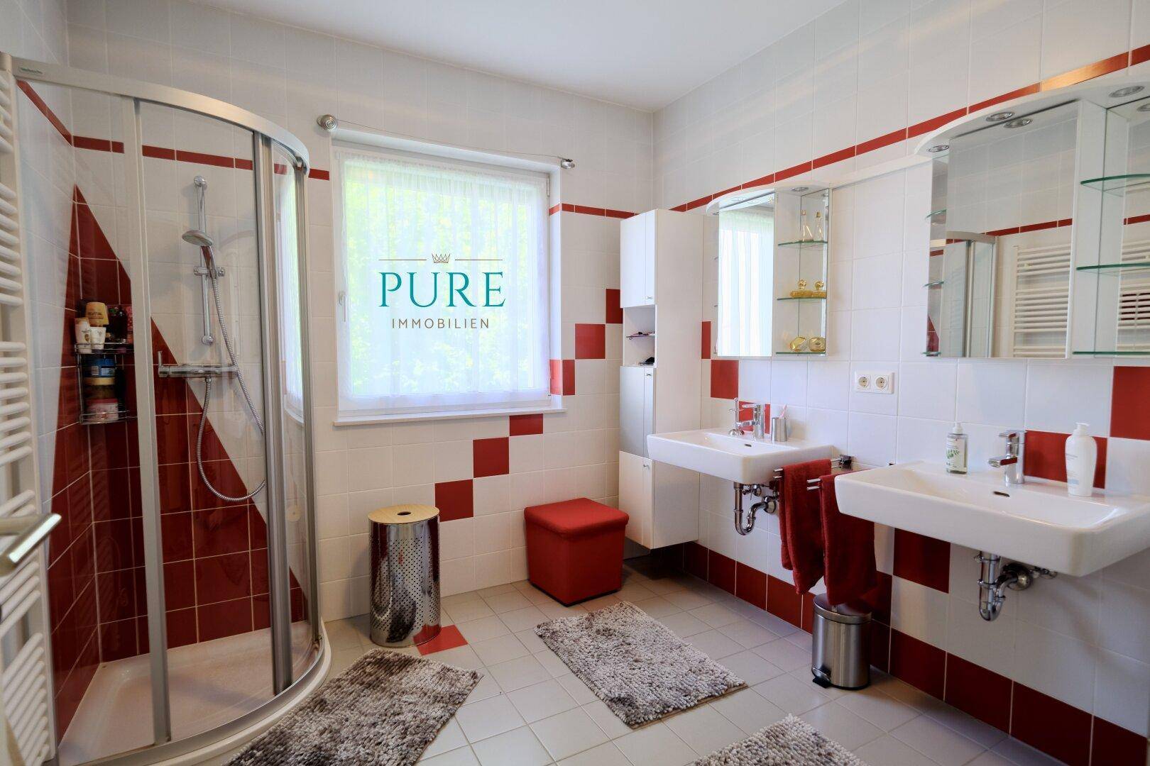 Kids Bad mit Doppelwaschbecken & Dusche