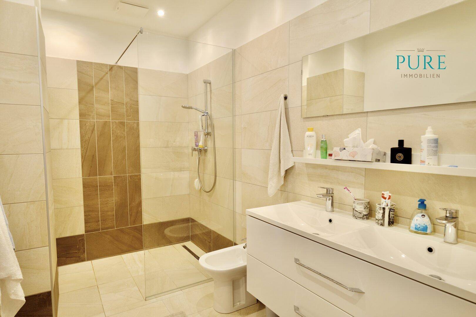 Modernes Fliesendesign - XXL Walk-In-Dusche