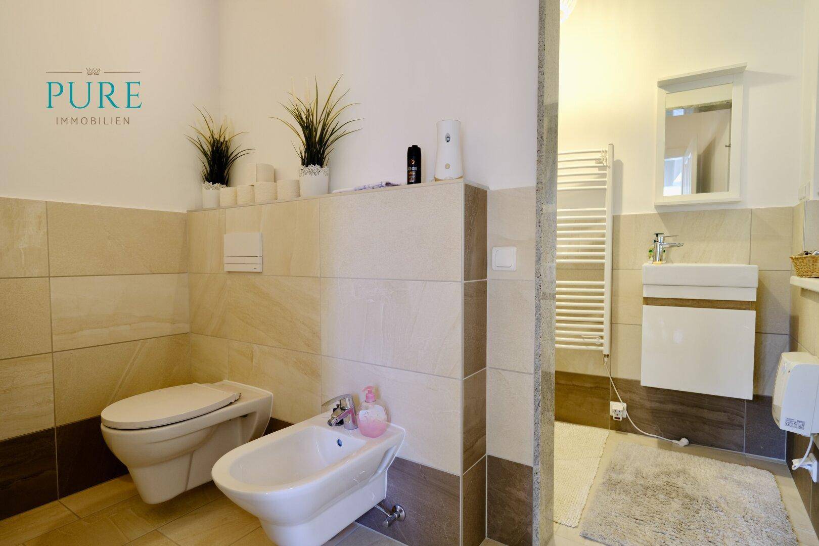 Traumbad mit Dusche & WC - Bad Nr. 2