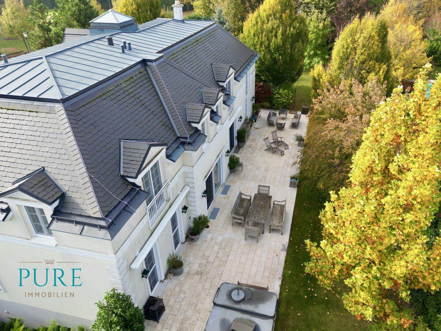 LUXUSVILLA I PARKÄHNLICHES ANWESEN