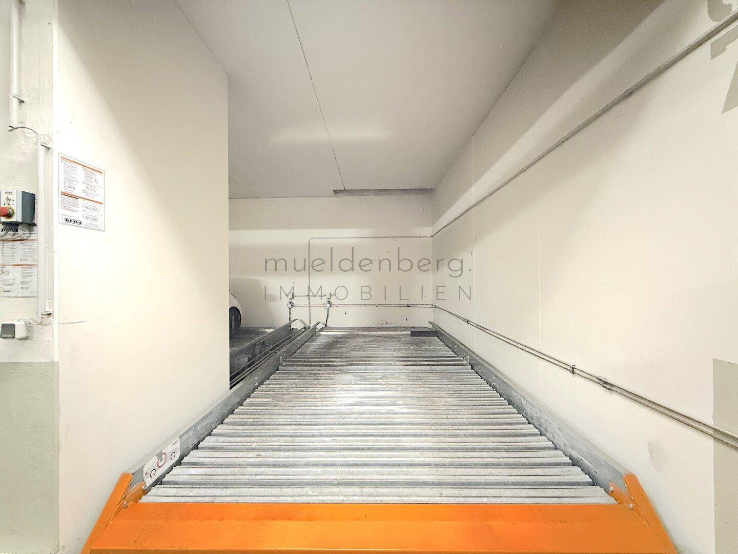 Mechanisches Parksystem in der Tiefgarage für effiziente Raumnutzung.