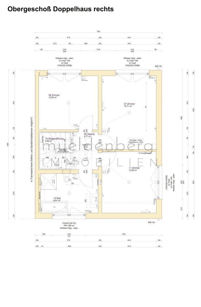 Grundriss des Obergeschosses einer Doppelhaushälfte mit Schlafzimmern und Badezimmer.
