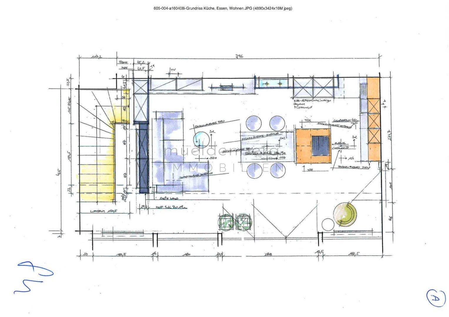Grundriss für Küche und Wohnbereich mit Treppe und Möbelanordnung.