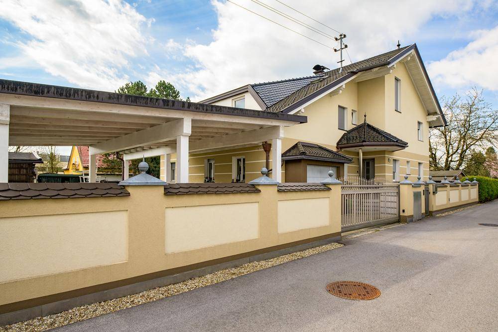 Großzügiges Einfamilienhaus / Terrasse / Balkon / Garten / Garage / Carport. - Widok 4