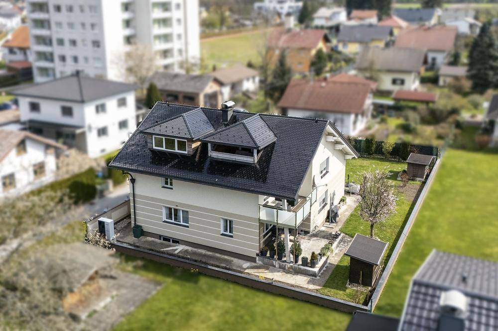 Großzügiges Einfamilienhaus / Terrasse / Balkon / Garten / Garage / Carport. - Widok 3