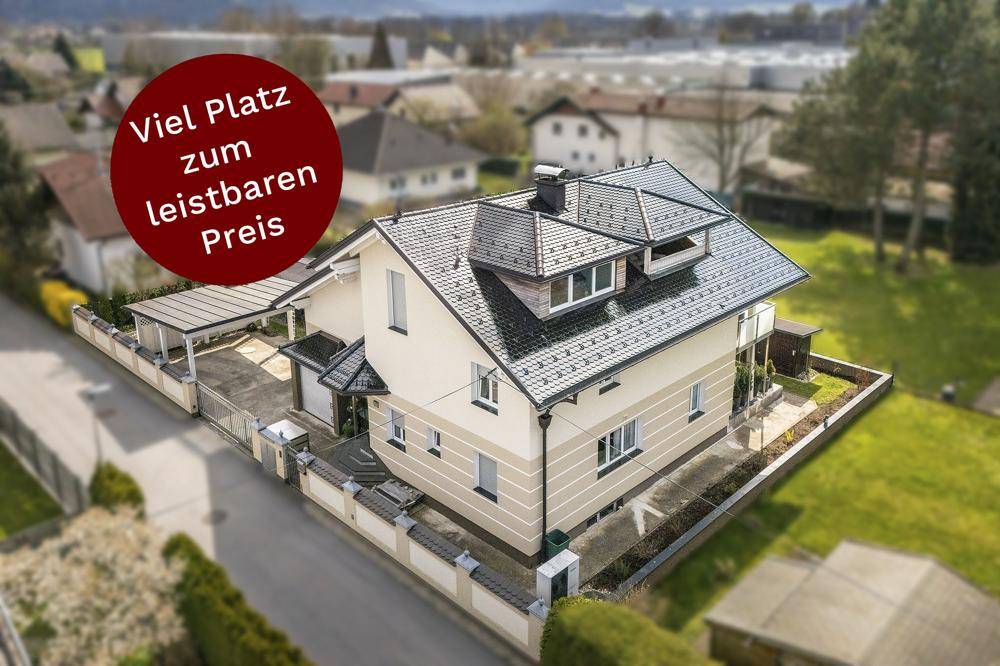 Großzügiges Einfamilienhaus / Terrasse / Balkon / Garten / Garage / Carport. - Widok 2