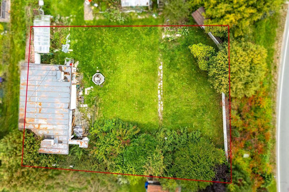 Charmantes Einfamilienhaus mit Potential / Baugrundstück / Garten / Gartenhaus / Garage. – další