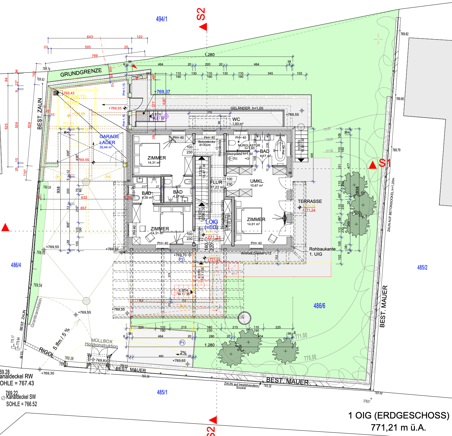 Grundriss des Erdgeschosses mit mehreren Zimmern, Bädern, WC, Garage und großer Terrasse mit Garten.