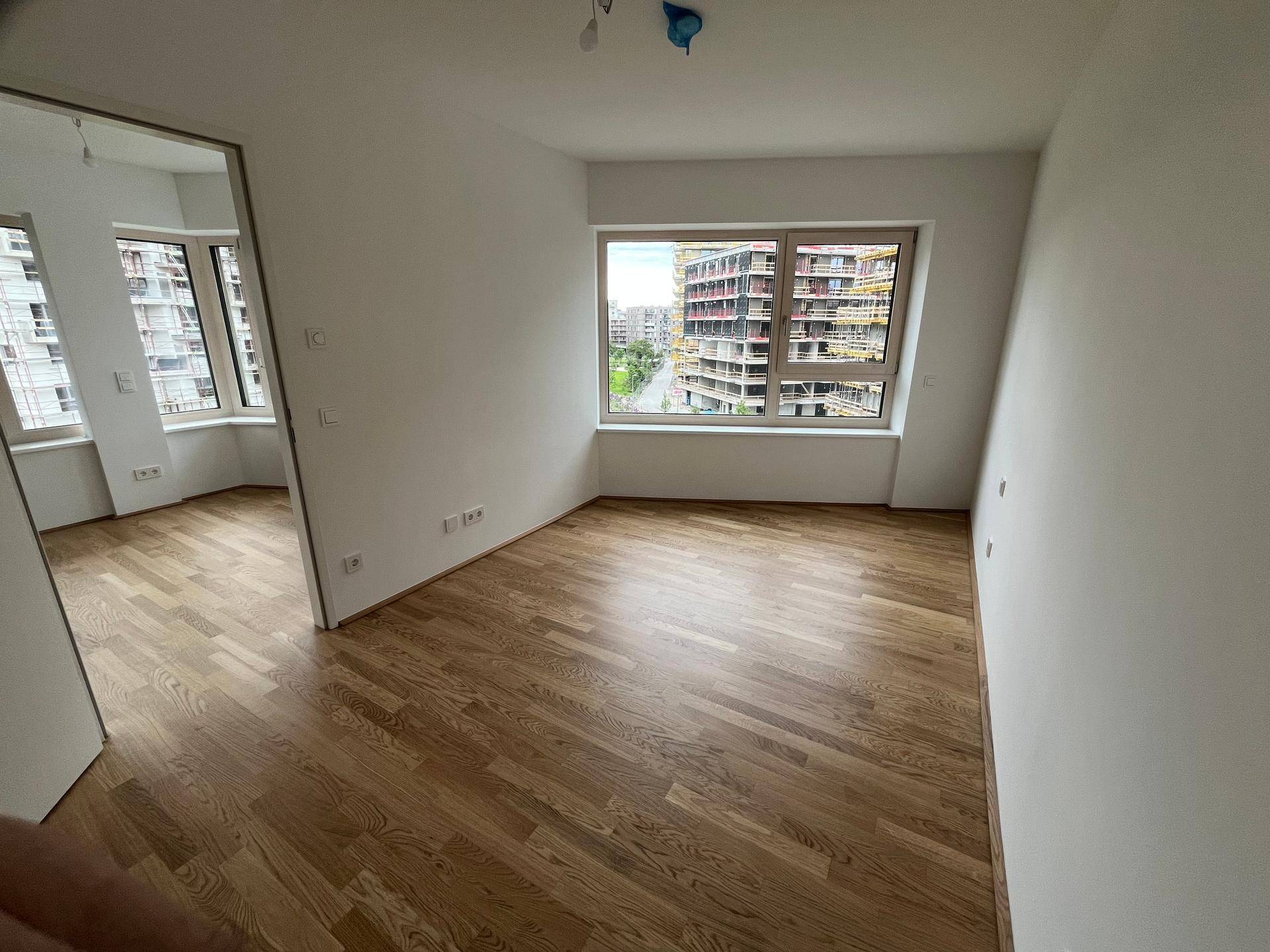 Immediately available, Air-conditioned, No Commission; First Occupancy with Park Views at Village im Dritten; Partially Furnished 1-Bedroom Apartment; Provisionsfrei, gekühlt und sofort Verfügbar; Erstbezug mit Parkblick im Village im Dritten; Teilmöblierte 2-Zimmer-Wohnung - Ansicht 5