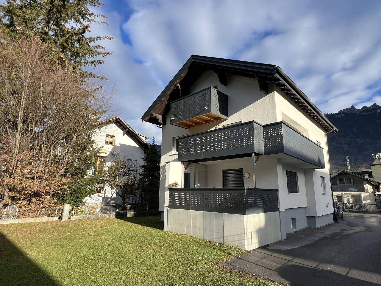 TOP RENOVIERTES HAUS MIT 3 WOHNUNGEN UND KELLER - View 2