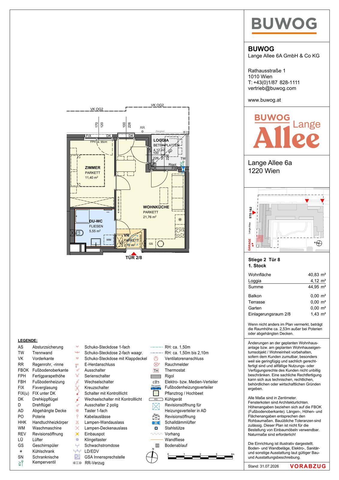 Grundriss einer Wohnung mit offener Wohnküche, Schlafzimmer, Bad und Loggia, ausgestattet mit Parkett und Fliesen.