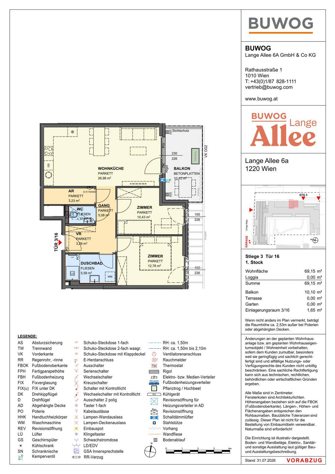 Detaillierter Grundriss einer Wohnung im ersten Stock mit Wohnküche, zwei Zimmern und Balkon.