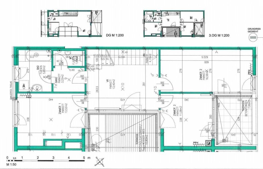 Grundriss mit detaillierter Raumaufteilung, Terrassen und Parkettböden in den Zimmern der Wohnung.