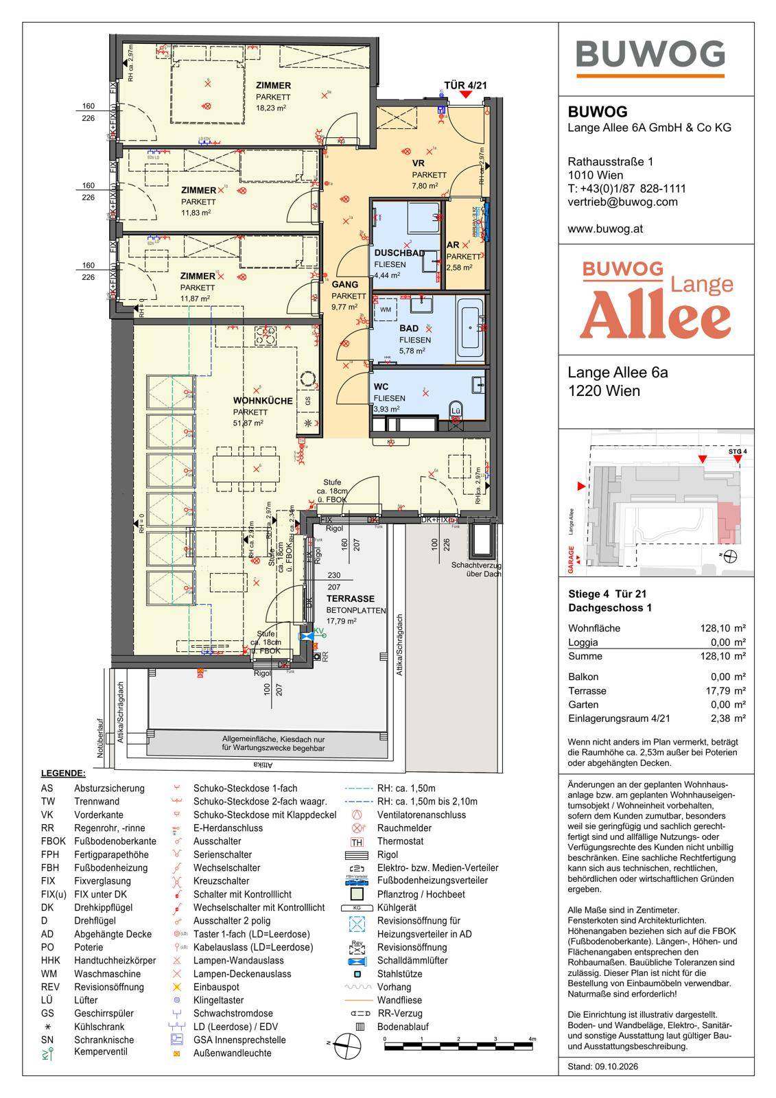 Detaillierter Grundriss einer Dachgeschosswohnung mit drei Zimmern, Terrasse und Loggia.