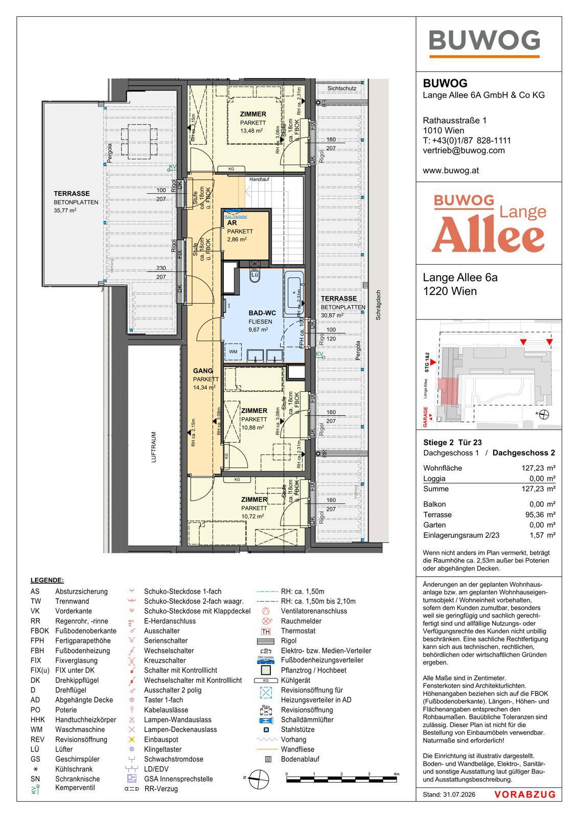 Grundriss einer Wohnung mit mehreren Zimmern, zwei Terrassen und einem Badezimmer.