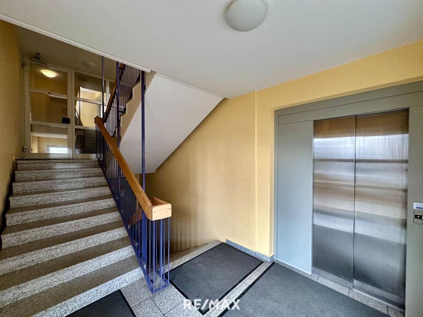 Stiegenhaus mit Lift