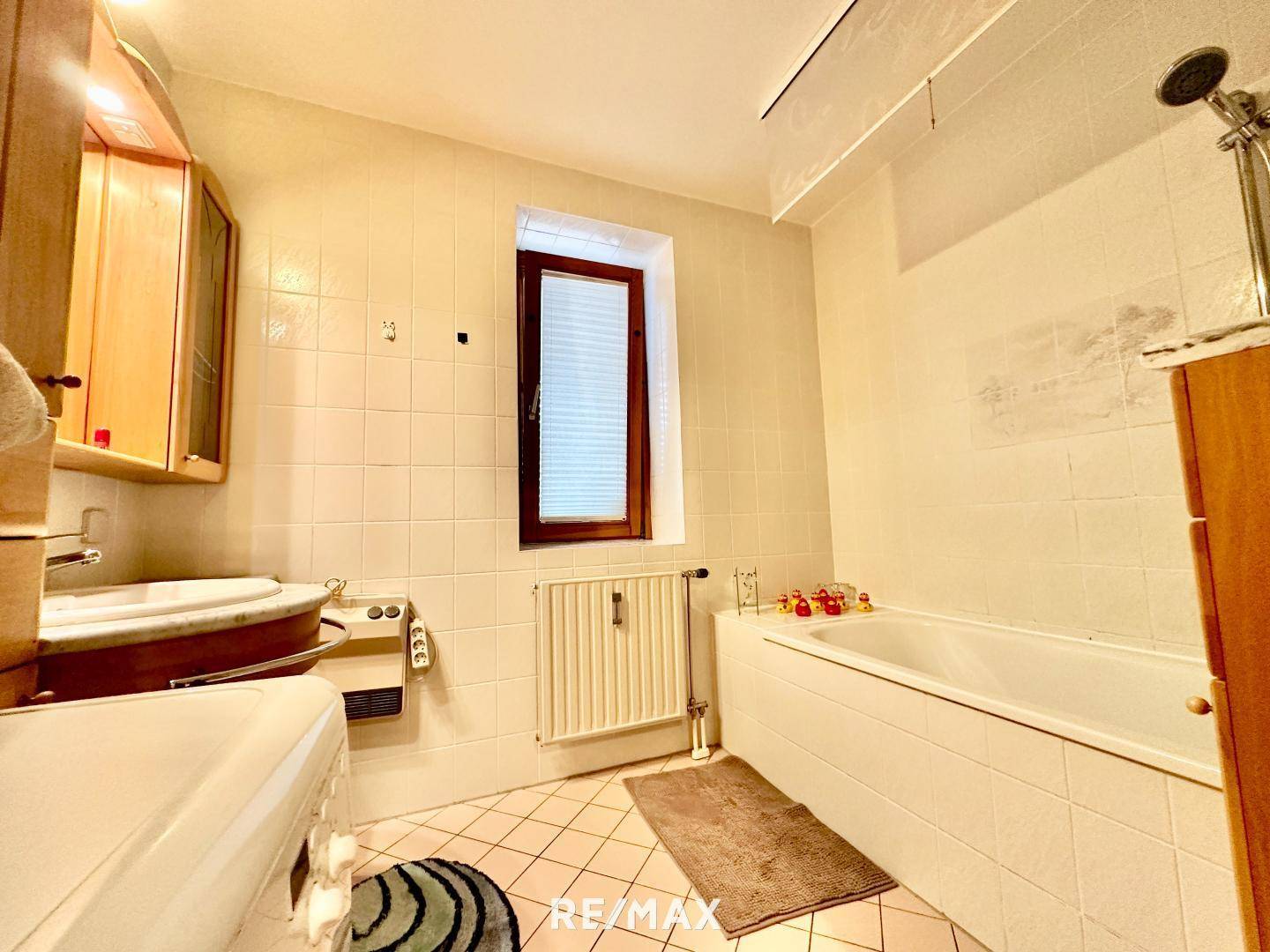 Bad mit Badewanne