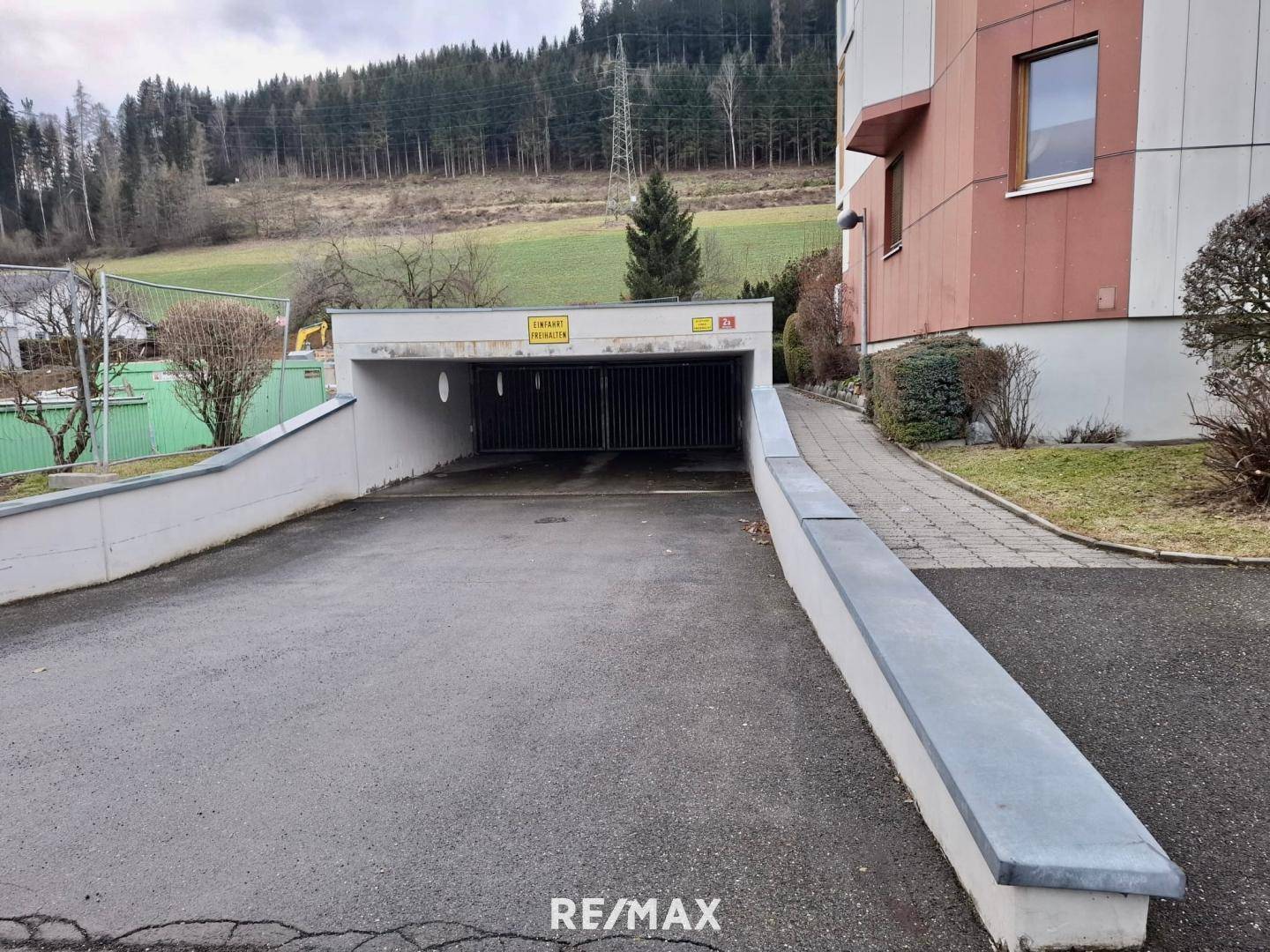 Tiefgaragenabfahrt