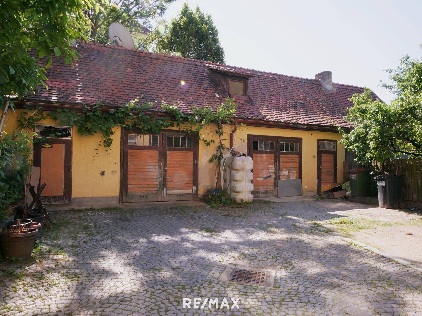 Garage Innenhof