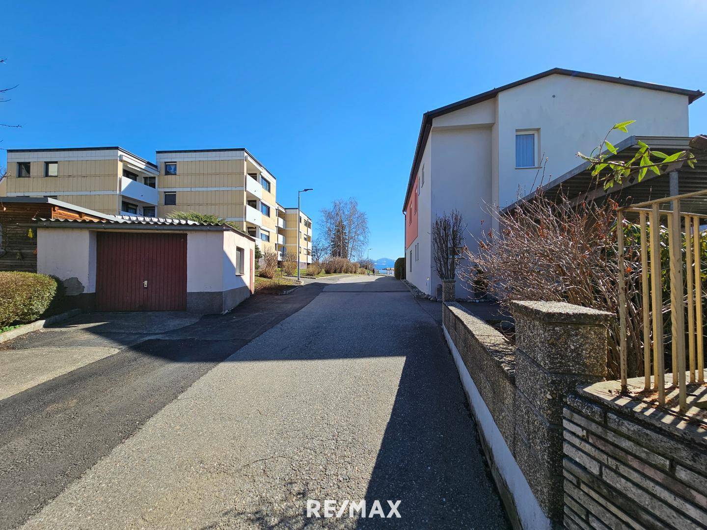 Ansicht west mit Garage