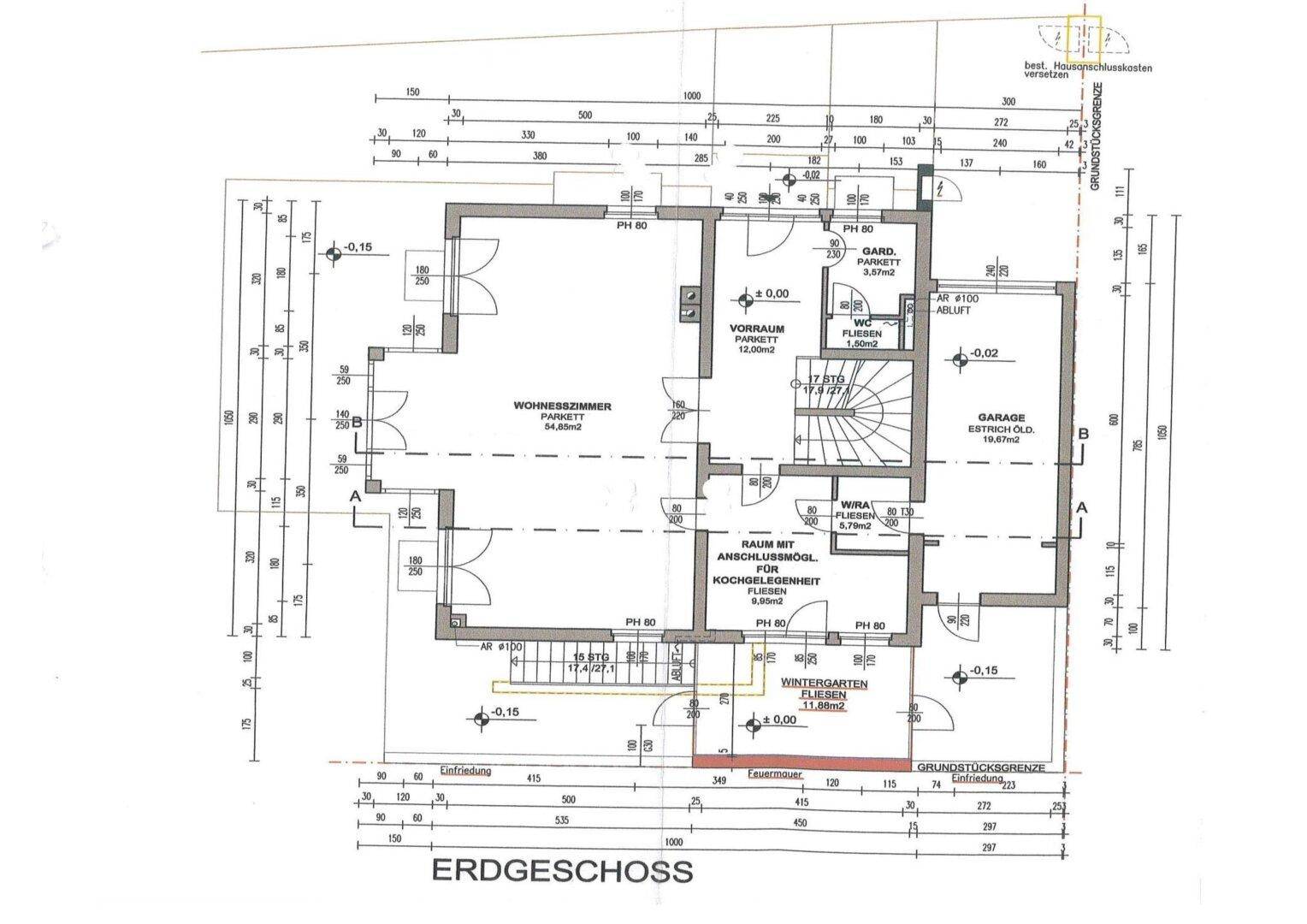 Grundriss des Erdgeschosses mit Wohnzimmer, Wintergarten, Garage und Terrassenzugang.