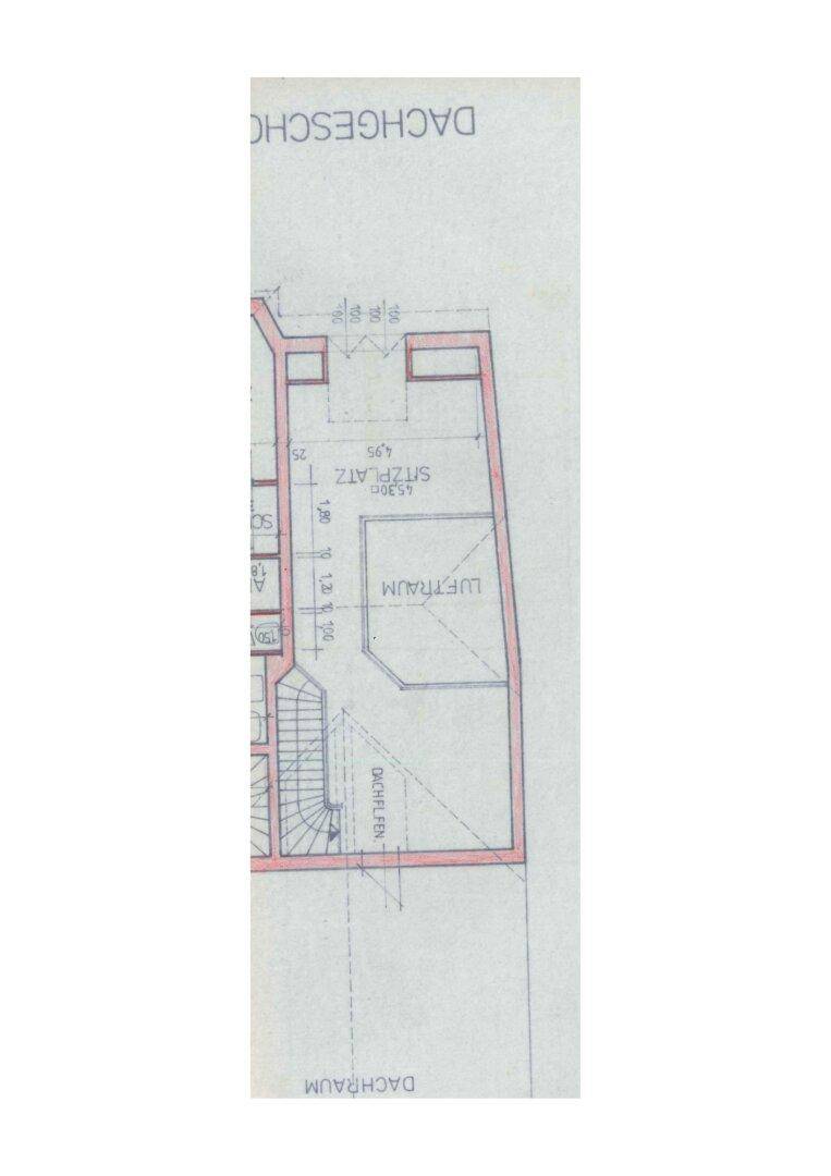 Grundriss des Dachgeschosses mit Luftraum und Sitzplatzbereich.