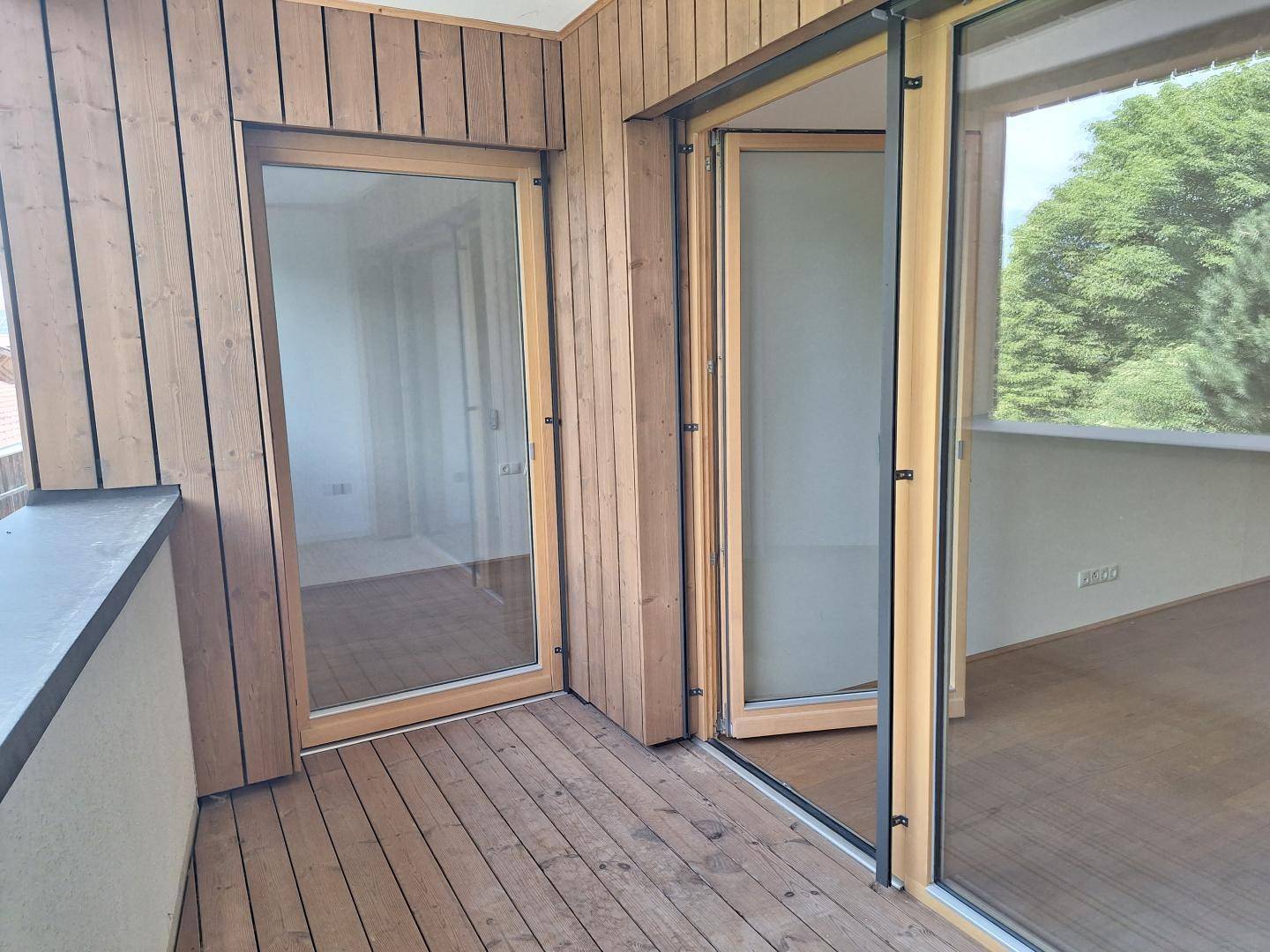 Stilvolle Dachgeschosswohnung mit beeindruckender Raumhöhe, Loggia und zusätzlichem Ankleide-/Abstellraum - Ansicht 3