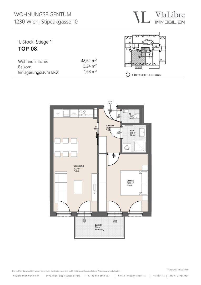 Grundriss einer Wohnung mit offenem Wohnbereich, Schlafzimmer und Balkon.