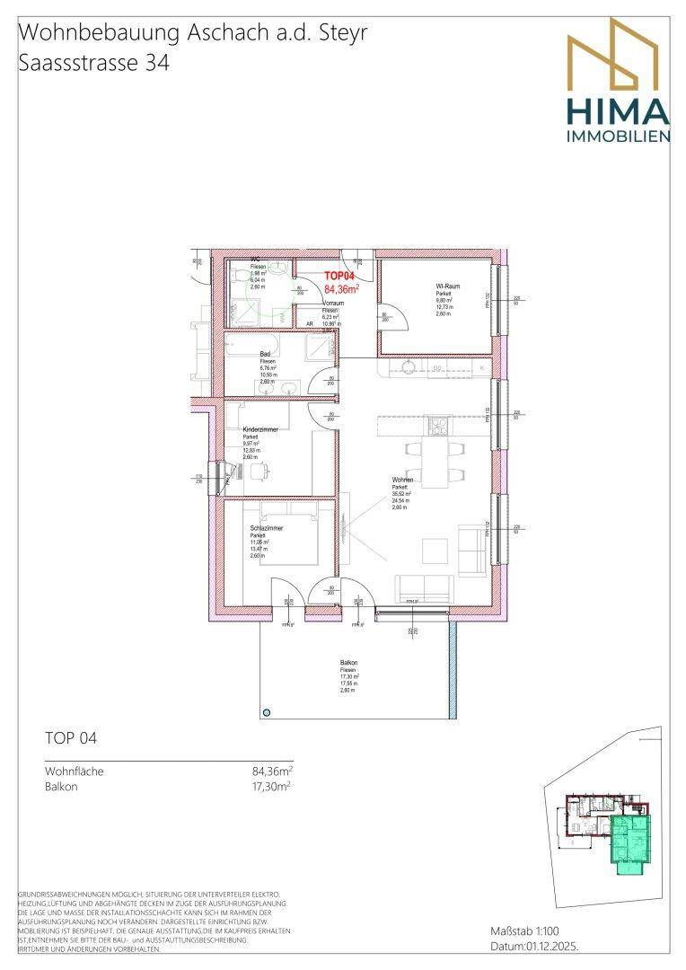 Detaillierter Grundriss der Wohnung TOP 04 mit offenem Wohnbereich, drei Schlafzimmern und großem Balkon.
