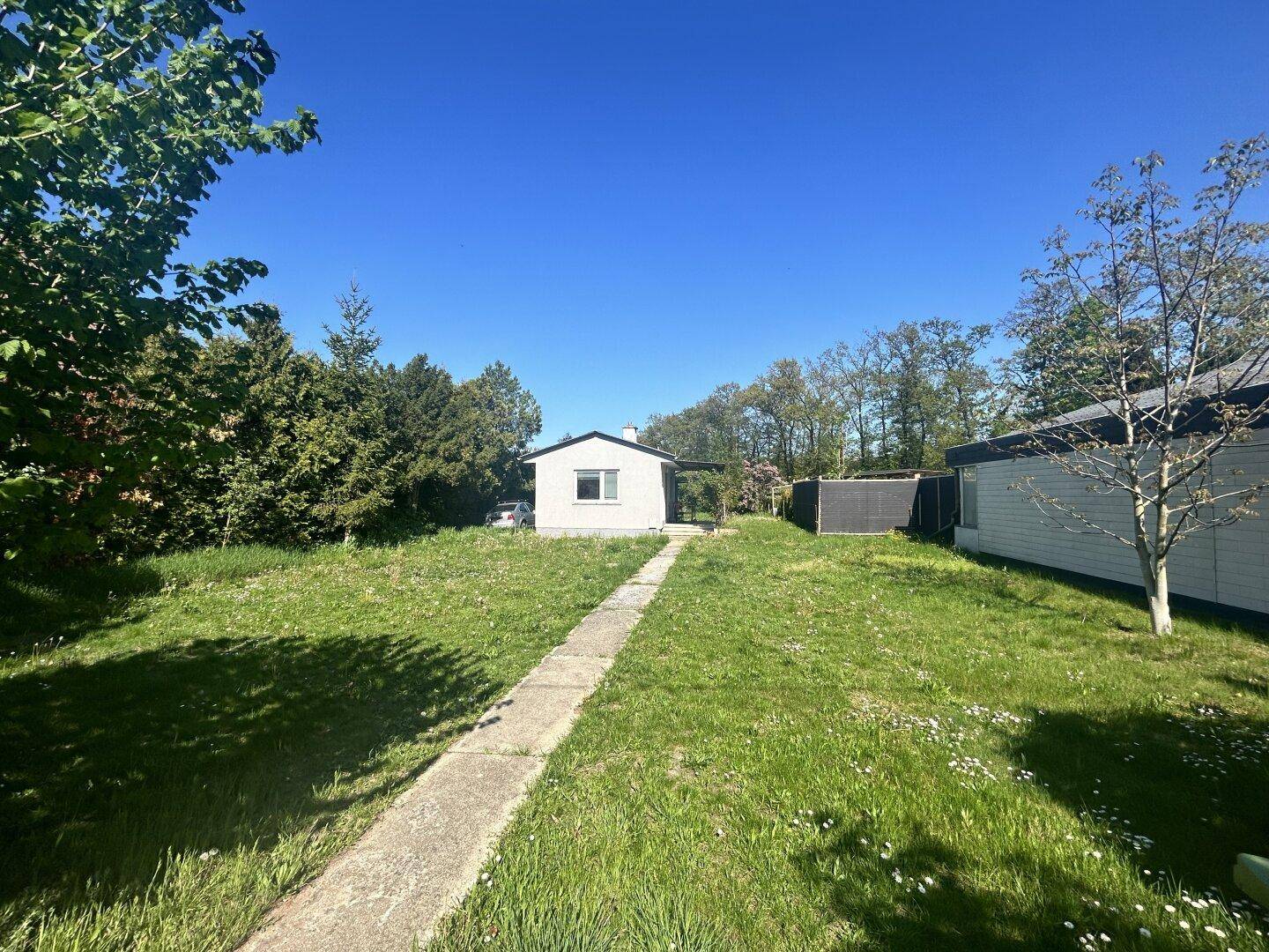 BAUGRUNDSTÜCK MIT KLEINEM HAUS,SOWIE ALLEN ANSCHLÜSSEN IN STRASSHOF ZU VERKAUFEN! - Widok 3