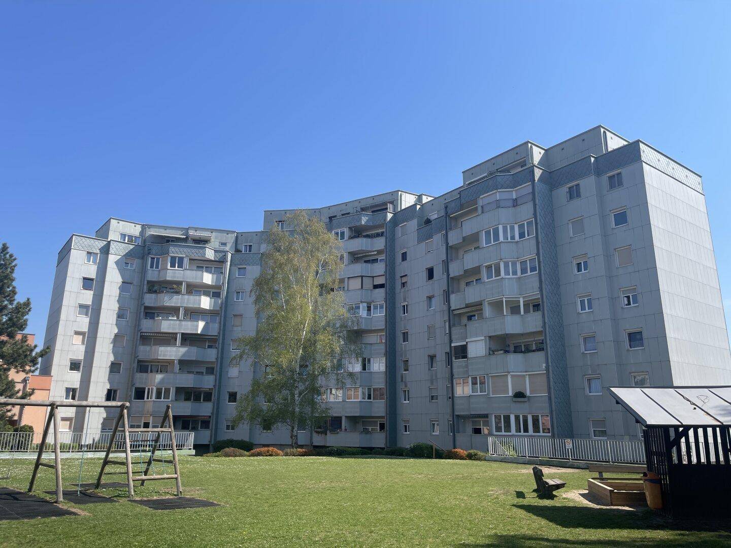 4-ZIMMER-WOHNUNG MIT LOGGIA UND TIEFGARAGENSTELLPLATZ - Mehr