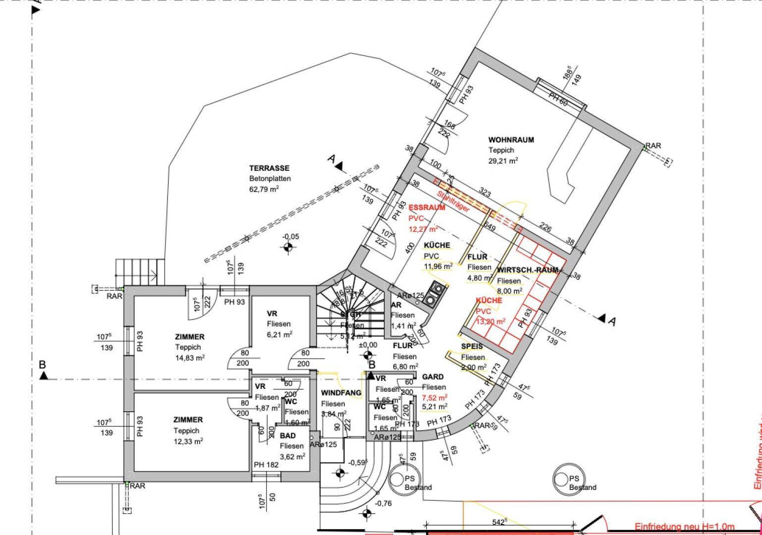 Grundriss des Erdgeschosses mit Wohnraum, Essraum, Küche und Terrasse.
