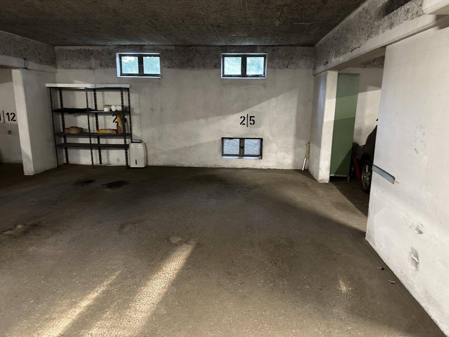 Tiefgaragenstellplatz Nummer 25 in einem Mehrfamilienhaus.