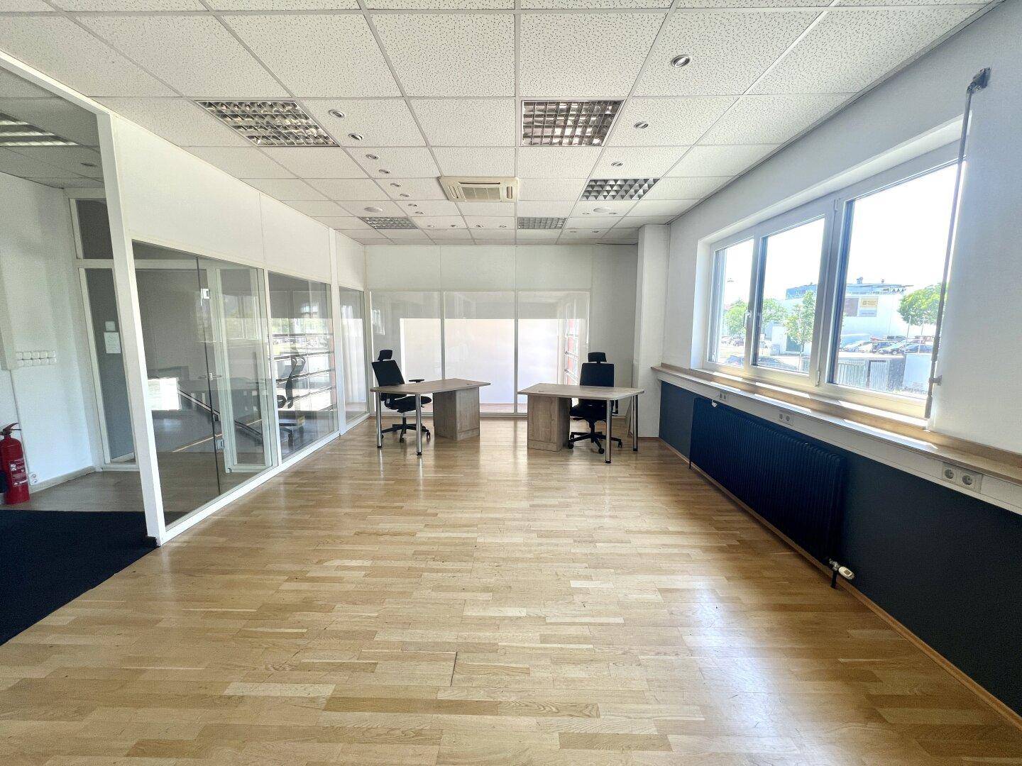 Vielseitige Gewerbefläche mit Büro und Hochlagerhalle in Top-Lage des 23. Bezirks - Widok 3