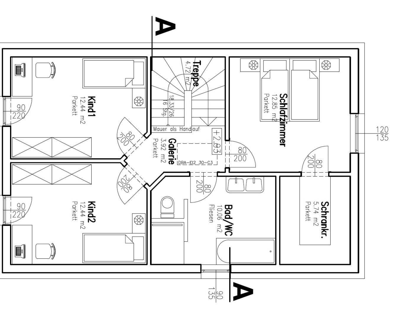 Grundriss des Obergeschosses mit drei Schlafzimmern, einem Badezimmer und einer Galerie.