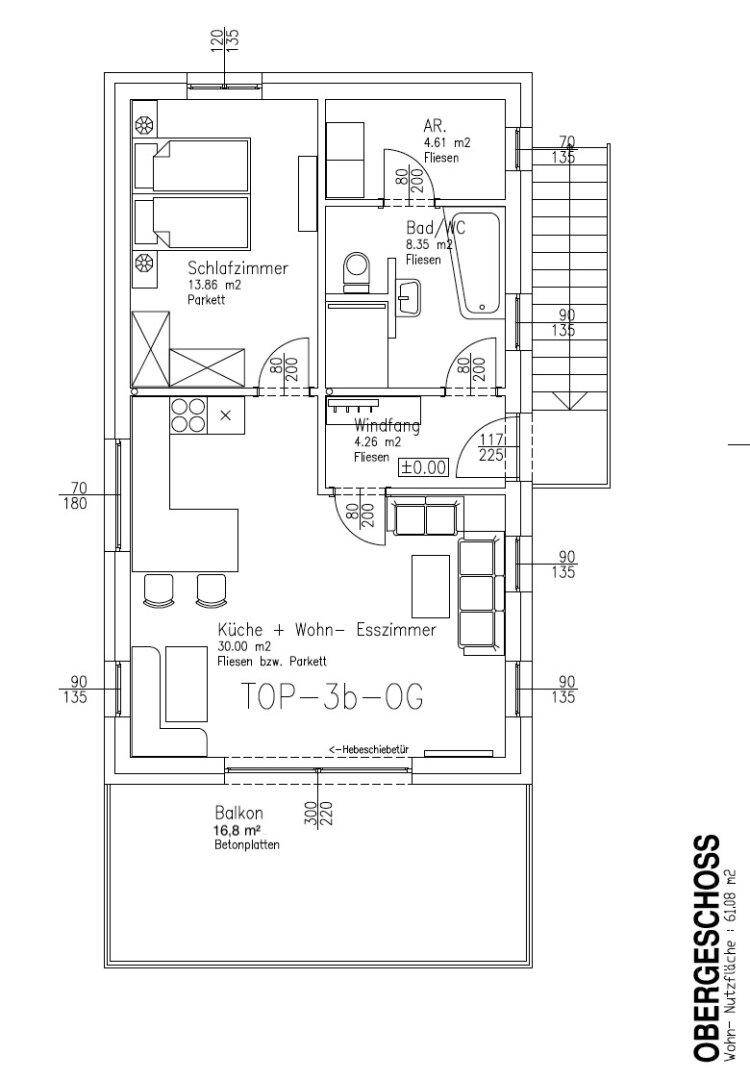 Grundriss des Obergeschosses mit offenem Wohn-Essbereich, Schlafzimmer, Bad und großem Balkon.