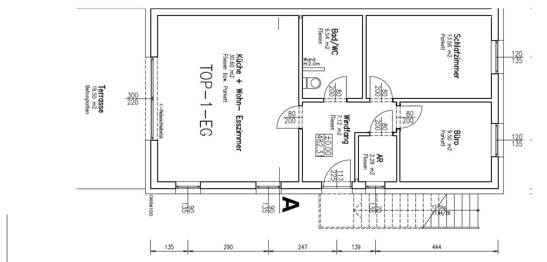 Detaillierter Grundriss des Erdgeschosses mit offener Küche, Wohn-Esszimmer und Terrasse.