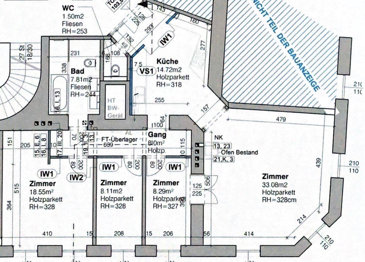Grundriss der Wohnung mit mehreren Zimmern, Küche, Bad und Balkon.