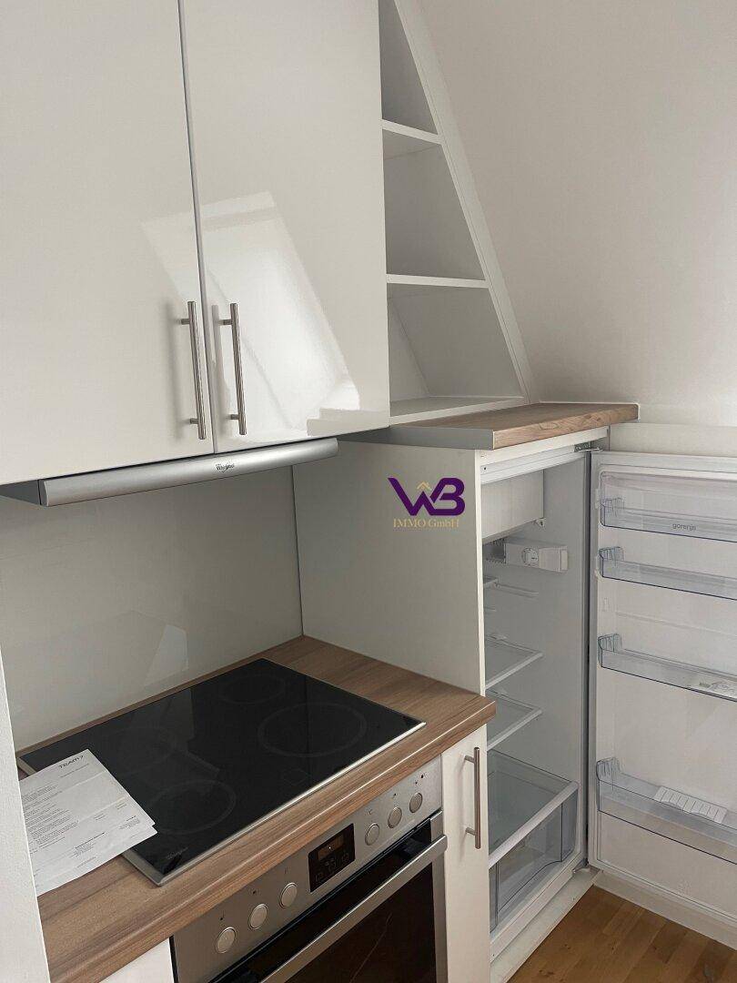 Vollmöblierte 2 Zimmer Dachgeschoßwohnung mit Parkplatzmöglichkeit! - Mehr
