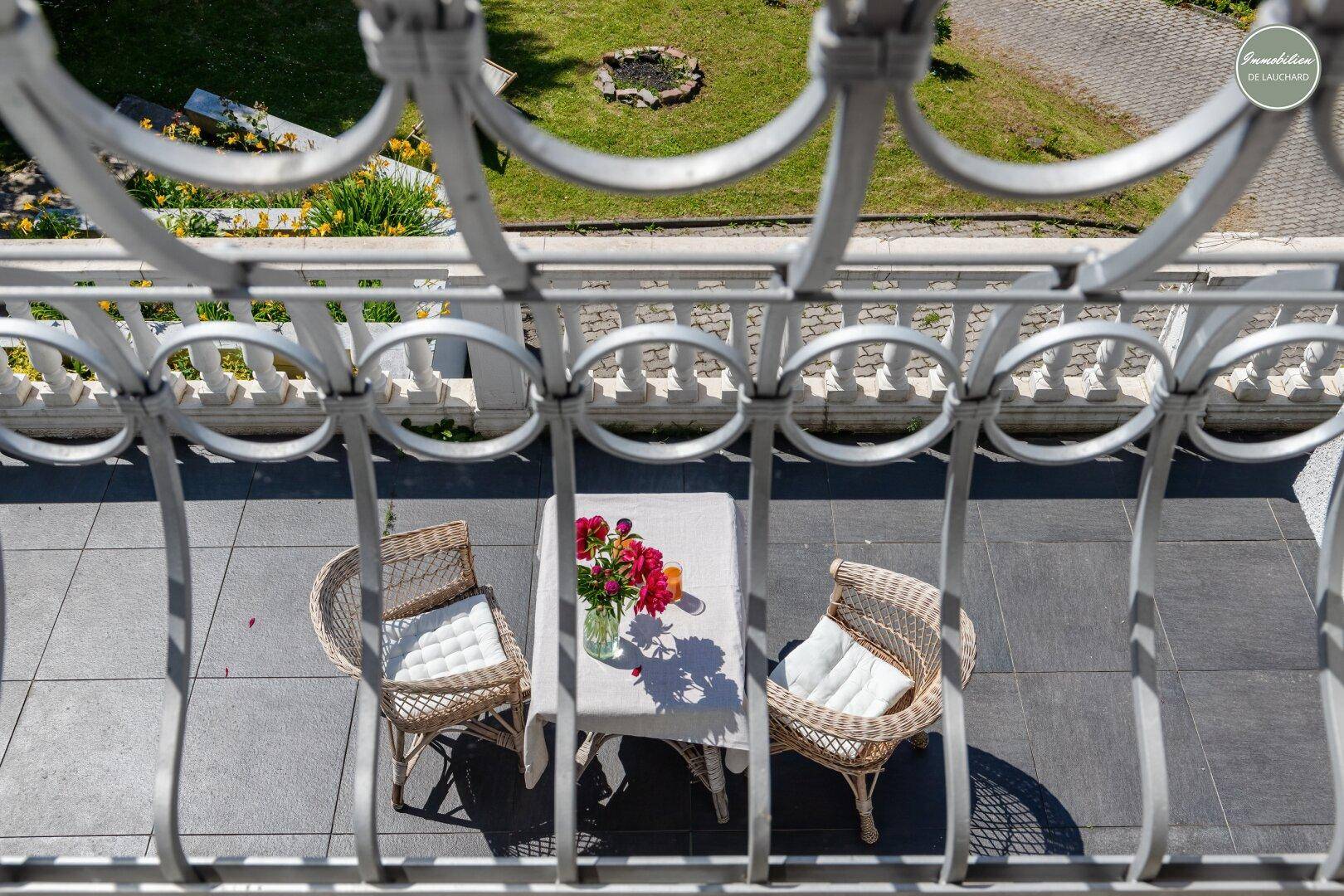 Blick zur Terrasse vom oberen Geschoss